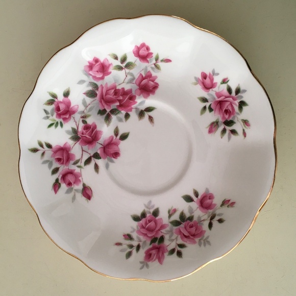 Royal Albert Bone China pink rose pattern tea cup and saucer with gold rim - Picture 3 of 5